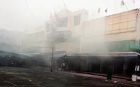 Cháy chợ đêm ở Sài Gòn, nhiều tiểu thương hoảng loạn
