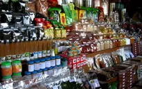 Đi chợ nổi Thái Lan, ăn hoa quả tươi rói