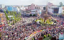 'Biển người' dự lễ rước kiệu Thiên Hậu Thánh Mẫu