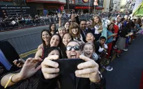 Khi các Sao thích thú với kiểu chụp ảnh selfie