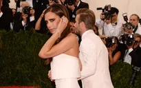 Victoria Beckham khoe thân hình "cò hương" trên thảm đỏ Met Gala
