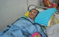 Mẹ xót xa nhìn con gái sống đời thực vật sau tai nạn giao thông