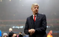 Wenger mỉa mai yêu cầu sa thải của CĐV