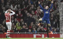 Arsenal 1-2 Man Utd: Chen chân vào Top 4