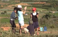 Bố ơi! Mình đi đâu thế?: Các bé cãi nhau vì “người bạn" mới