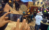 Cận cảnh 12 nạn nhân được đưa ra khỏi vụ sập hầm thủy điện