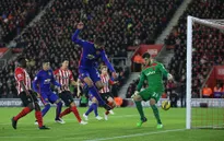 Southampton 1-2 Man Utd: Vinh danh người hùng Van Persie