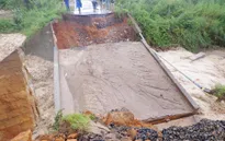 Đồng Tháp: Xe quá tải trọng gây sập cầu