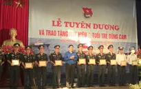 Trao huy hiệu “Tuổi trẻ dũng cảm” cho 27 chiến sĩ Cảnh sát biển vùng 1