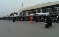 Dòng người nối dài chờ mua vé bán kết lượt về AFF Suzuki Cup