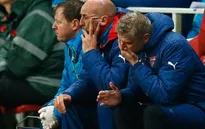 HLV Wenger "muối mặt" vì trận hòa xấu hổ của Arsenal tại Emirates
