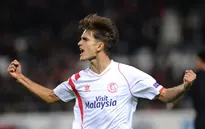 Tottenham mất ngôi đầu, ĐKVĐ Sevilla vất vả giành vé đi tiếp