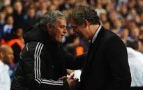 HLV PSG "giơ cờ trắng" trước chiêu trò của Mourinho