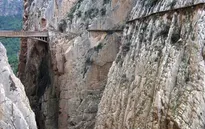 Những cây cầu khiến du khách "tim đập chân run"