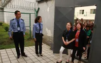 Trung Quốc cho quan chức... thử ngồi tù