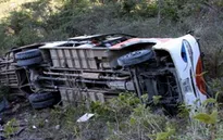 Peru: Xe bus lao xuống vực, hơn 50 người thương vong