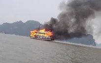 Cháy tàu du lịch trên Vịnh Hạ Long