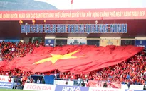CĐV Than Quảng Ninh "nhuộm đỏ" sân Cẩm Phả