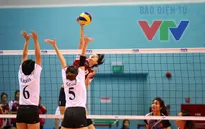Bộ trưởng Bộ VH-TT&DL xuống sân chúc mừng ĐT bóng chuyền nữ Việt Nam