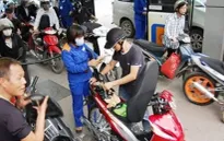 Giá xăng giảm 1.198 đồng/lít
