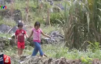 Mùa đông lạnh của hai chị em mồ côi mẹ