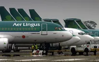 Ireland: Hành khách tử vong sau khi... cắn người trên máy bay