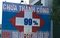 Học sinh khám bệnh bảo hiểm y tế ở... bệnh viện Phụ sản