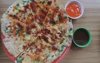 Khó cưỡng trước hương vị bánh tráng nướng - “pizza” của người Đà Lạt