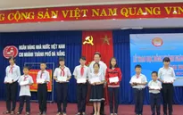 Đà Nẵng: Trao 100 suất học bổng đến học sinh nghèo vượt khó
