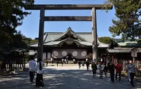 Thủ tướng Nhật Bản gửi đồ lễ tới đền Yasukuni