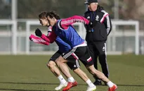 Bale cho "sao mai" Martin Odegaard "hít khói" trong màn đua tốc độ