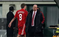 Benitez "tố" Gerrard mượn tên tuổi để bán được thật nhiều sách