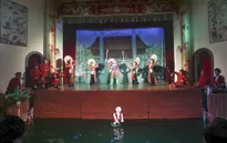 Khi các nghệ sĩ chèo... múa rối nước!