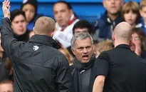 HLV Mourinho bị cấm chỉ đạo 1 trận vì chỉ trích trọng tài