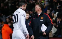 Tại sao M.U nên bán Van Persie?