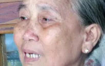 Nghẹn ngào cảnh mẹ già 72 tuổi một mình chăm chồng tai biến và 2 con tâm thần