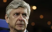 HLV Wenger "giương cờ trắng" với Chelsea