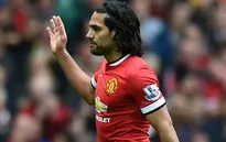 Falcao vẫy chào CĐV Man Utd trong trận đấu cuối tại Old Trafford