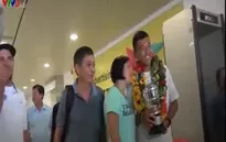 Nhà vô địch Wimbledon trẻ Lý Hoàng Nam gây sốt tại sân bay Tân Sơn Nhất