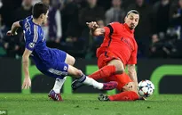 Cận cảnh chiếc thẻ đỏ gây tranh cãi của Ibrahimovic