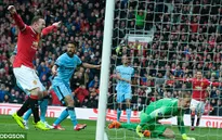 Ashley Young cân bằng tỉ số 1-1 sau hai pha dứt điểm