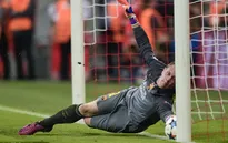 Stegen "phá bĩnh" bàn thắng của Lewandowski bằng pha cứu thua xuất thần