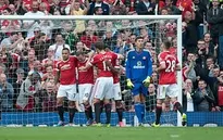 Martial và... đầu gối giúp Rooney giải cơn khô hạn bàn thắng tại Premier League