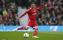 Beckham tái hiện quả tạt thần sầu để Scholes đánh đầu ghi bàn
