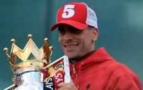 Rio Ferdinand bịn rịn chia tay sân cỏ