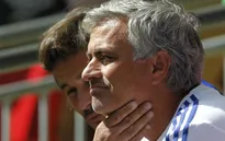 Mourinho mỉa mai Arsenal chơi "đổ bê tông"