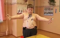 Cậu bé 12 tuổi có khả năng... hút kim loại