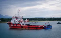 Cứu nạn thành công 8 ngư dân trên vùng biển Hoàng Sa