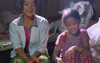 Cuộc sống khó khăn của hai chị em mồ côi ở vùng núi Hà Giang