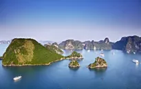 Vịnh Hạ Long lọt Top 15 điểm du lịch "phải đến một lần trong đời"